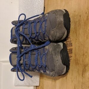 Columbia Women’s Wahkeena Waterproof Suede Mid Sneakers Gray Blue Size 9